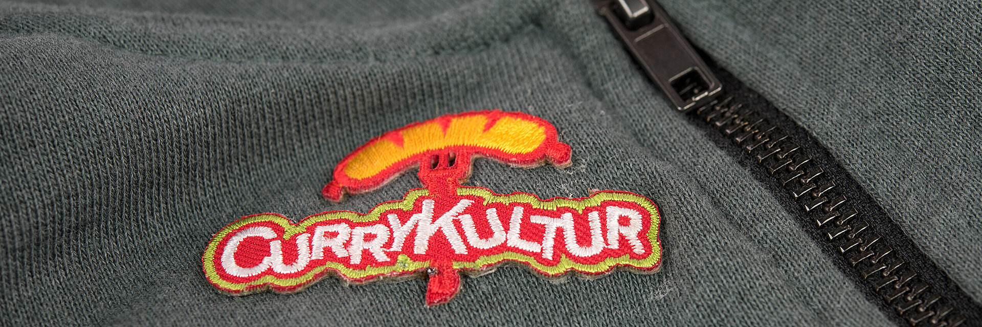 [Translate to Türkisch:] embroidered fast food logo "Currykultur"