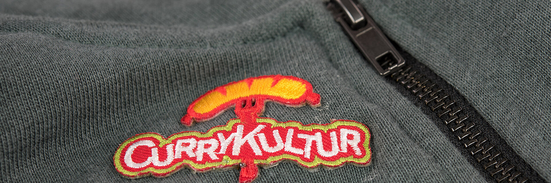 [Translate to Englisch IND:] embroidered fast food logo "Currykultur"