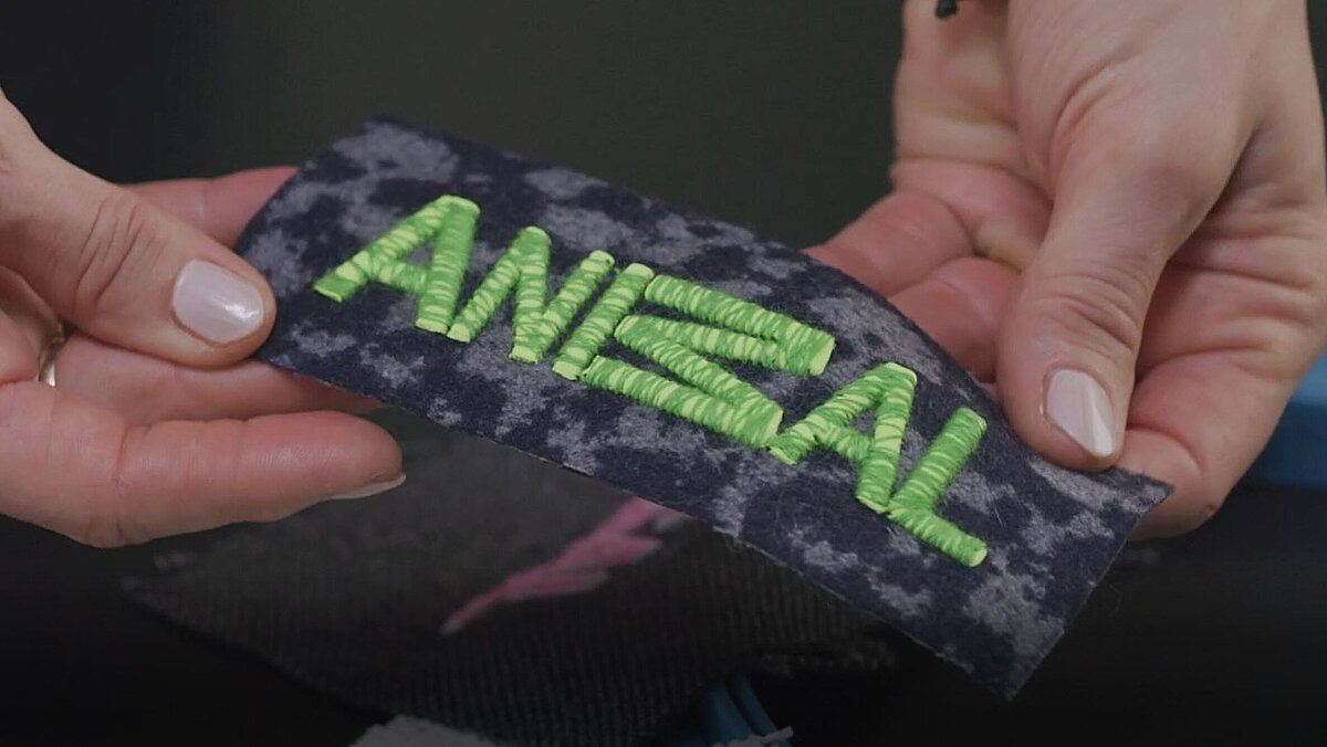 Bodybuilder 3D-embroidery foam with dimensional ANIMAL embroidery