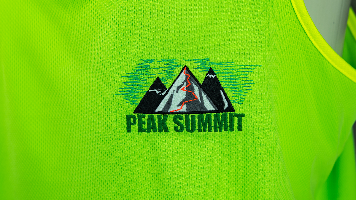 Funcional wear running shirt with embroidered logo